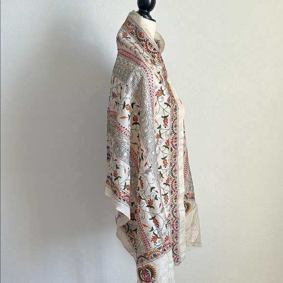 Embroidered Silk Scarf Hand-Made Stunning Silk Flora Shawl/Wrap 74" x 21" - Picture 4 of 10